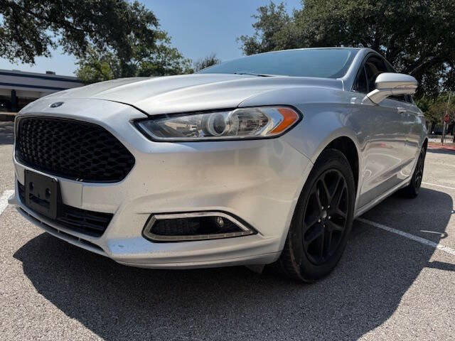 Used 2016 Ford Fusion SE image 1