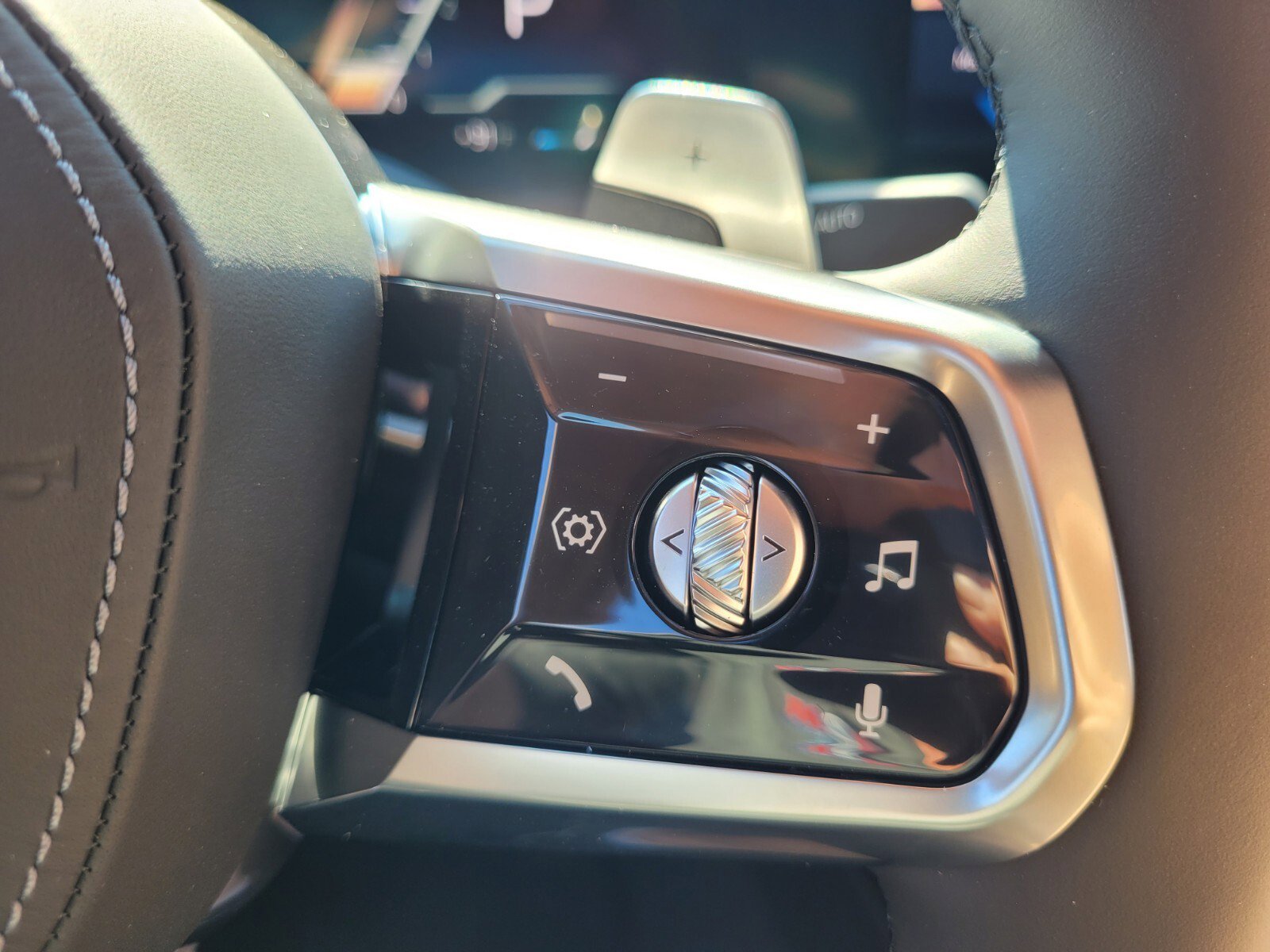 Used 2026 BMW 740i w/ Executive Package image 26