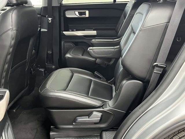 Used 2024 Ford Explorer XLT w/ Equipment Group 202A RWD image 19