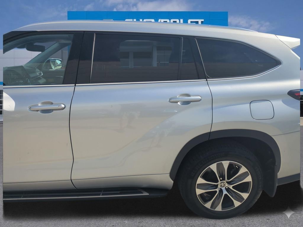 Used 2020 Toyota Highlander XLE image 29