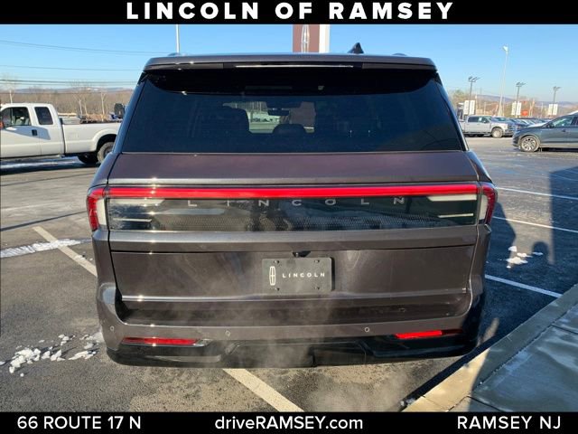Used 2025 Lincoln Navigator Reserve w/ Jet Appearance Package image 4