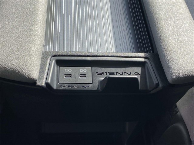 Used 2025 Toyota Sienna LE image 12