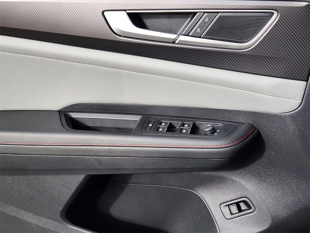 Used 2025 Volkswagen Atlas Peak Edition SE image 3