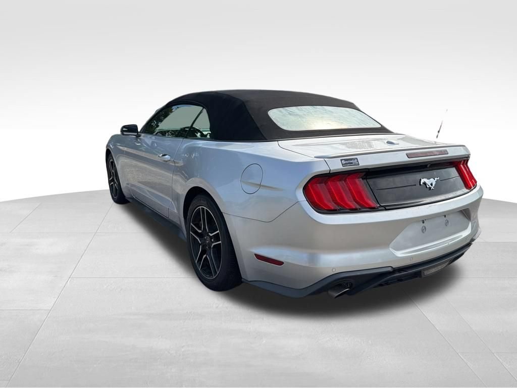 Used 2018 Ford Mustang Premium RWD image 4