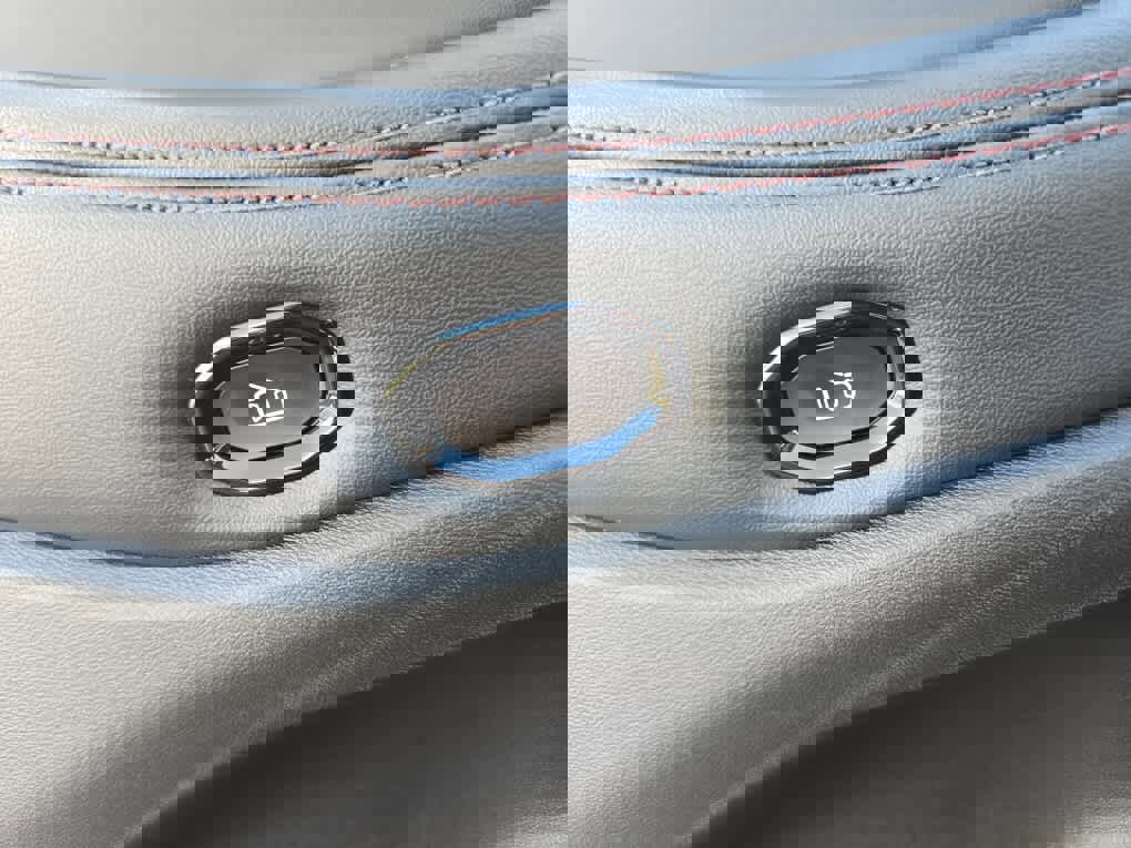 Used 2025 Jeep Wagoneer S Limited AWD/4WD image 23