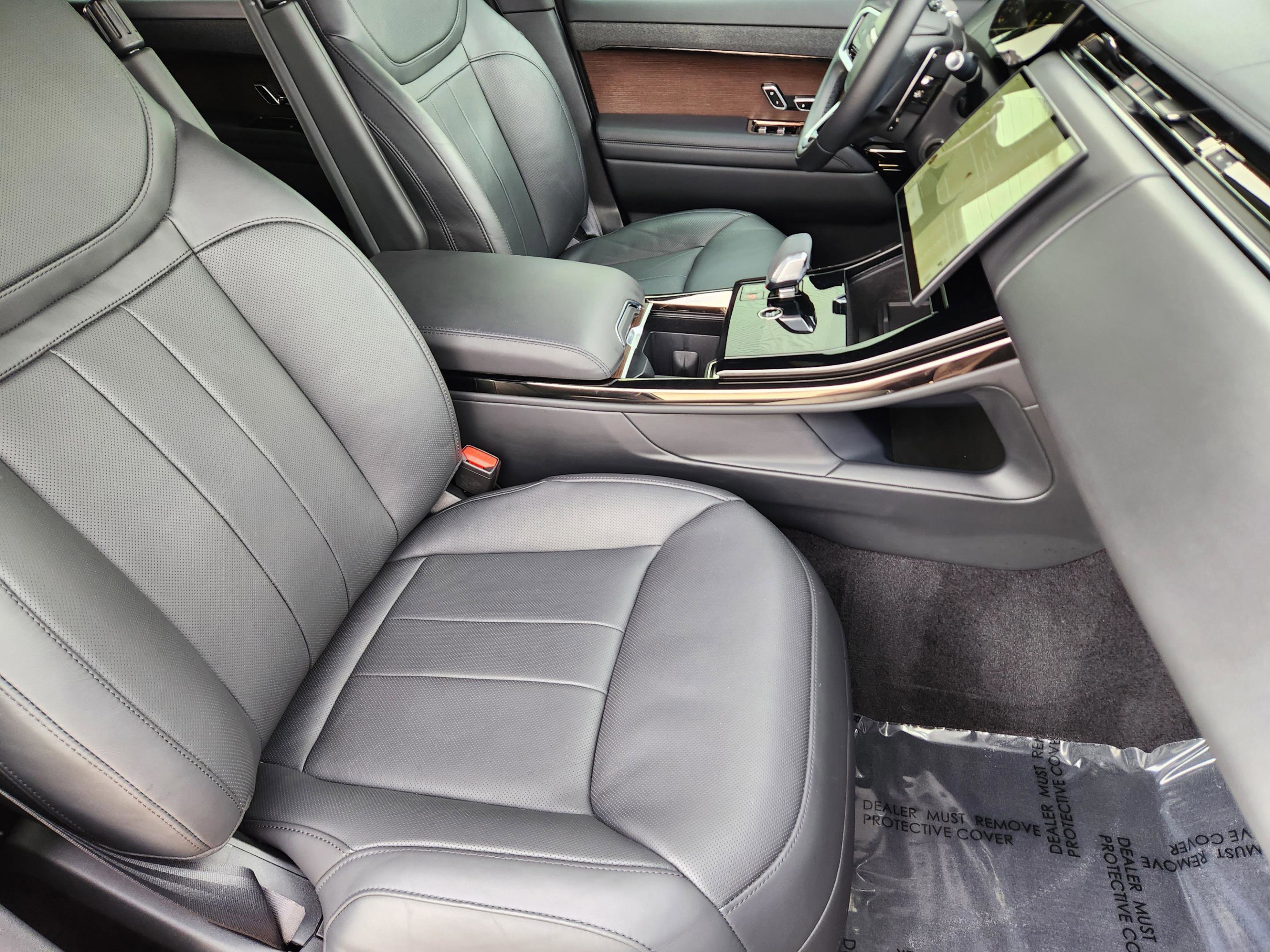 Used 2024 Land Rover Range Rover Sport SE image 9