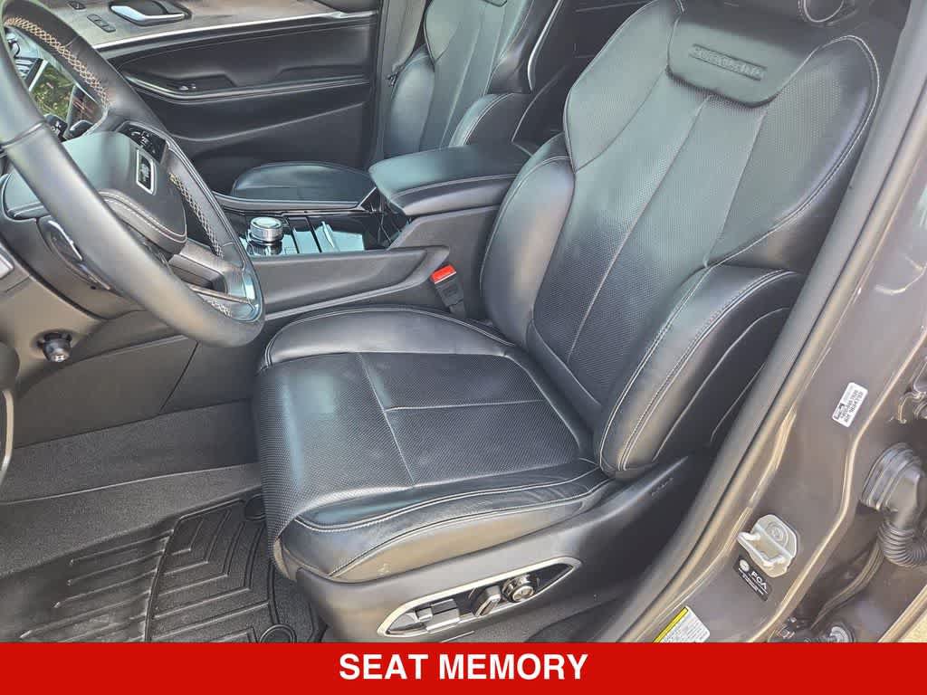 Used 2021 Jeep Grand Cherokee L Overland w/ Luxury Tech Group IV AWD/4WD image 15