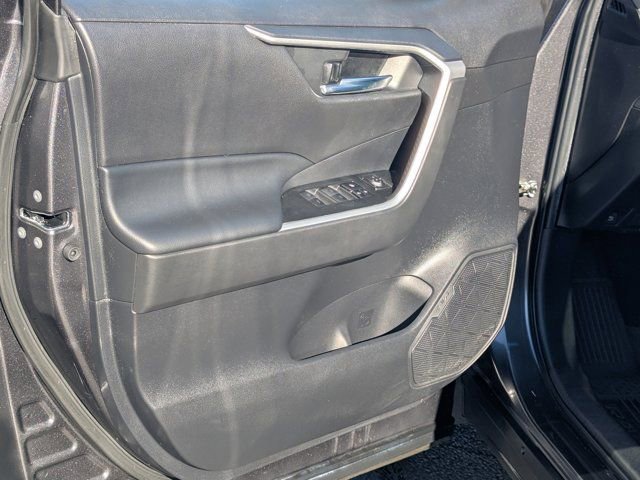 Used 2022 Toyota RAV4 XLE image 10
