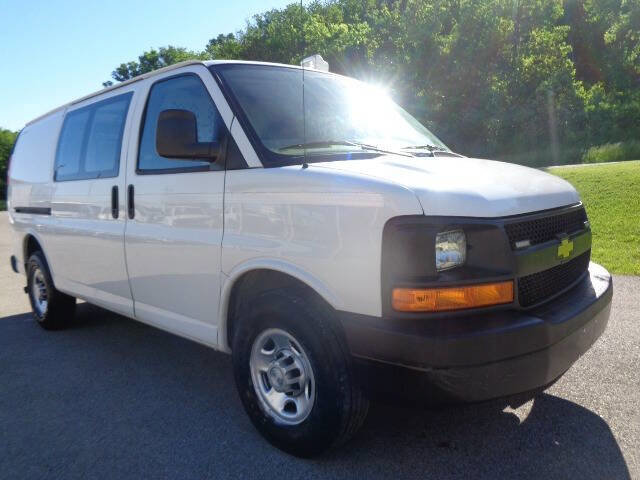 Used 2016 Chevrolet Express 2500 RWD image 9