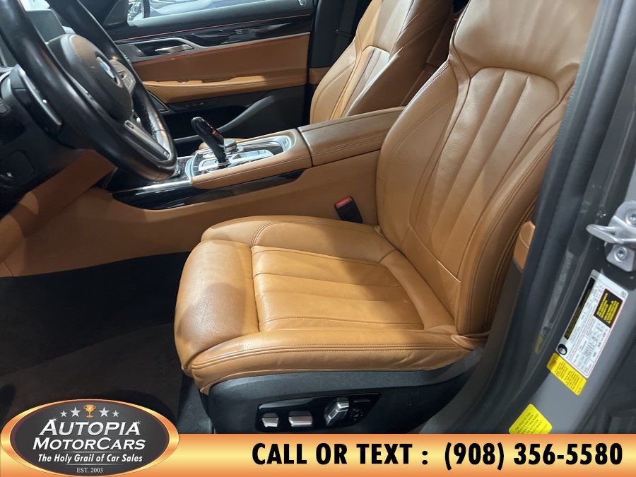 Used 2022 BMW 740i w/ M Sport Package RWD image 9