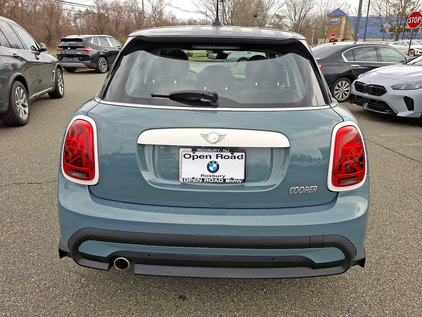Used 2023 MINI Cooper 4-Door Hardtop w/ Multitone Edition image 6