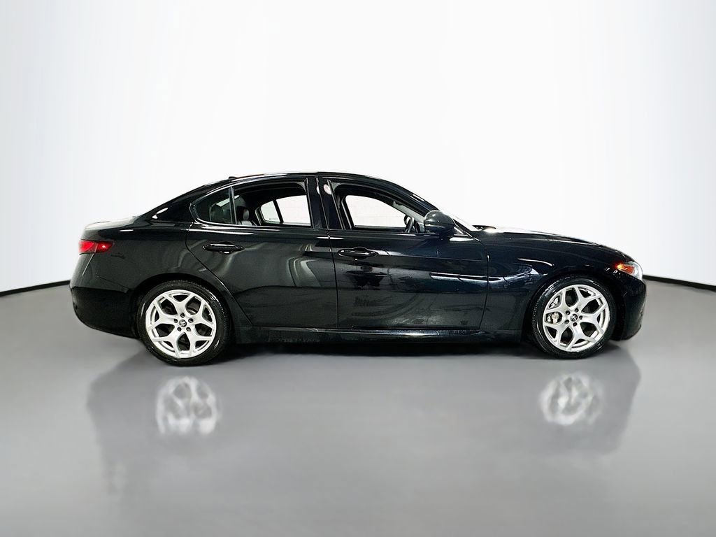 Used 2021 Alfa Romeo Giulia Sprint w/ Nero Edizione RWD image 9