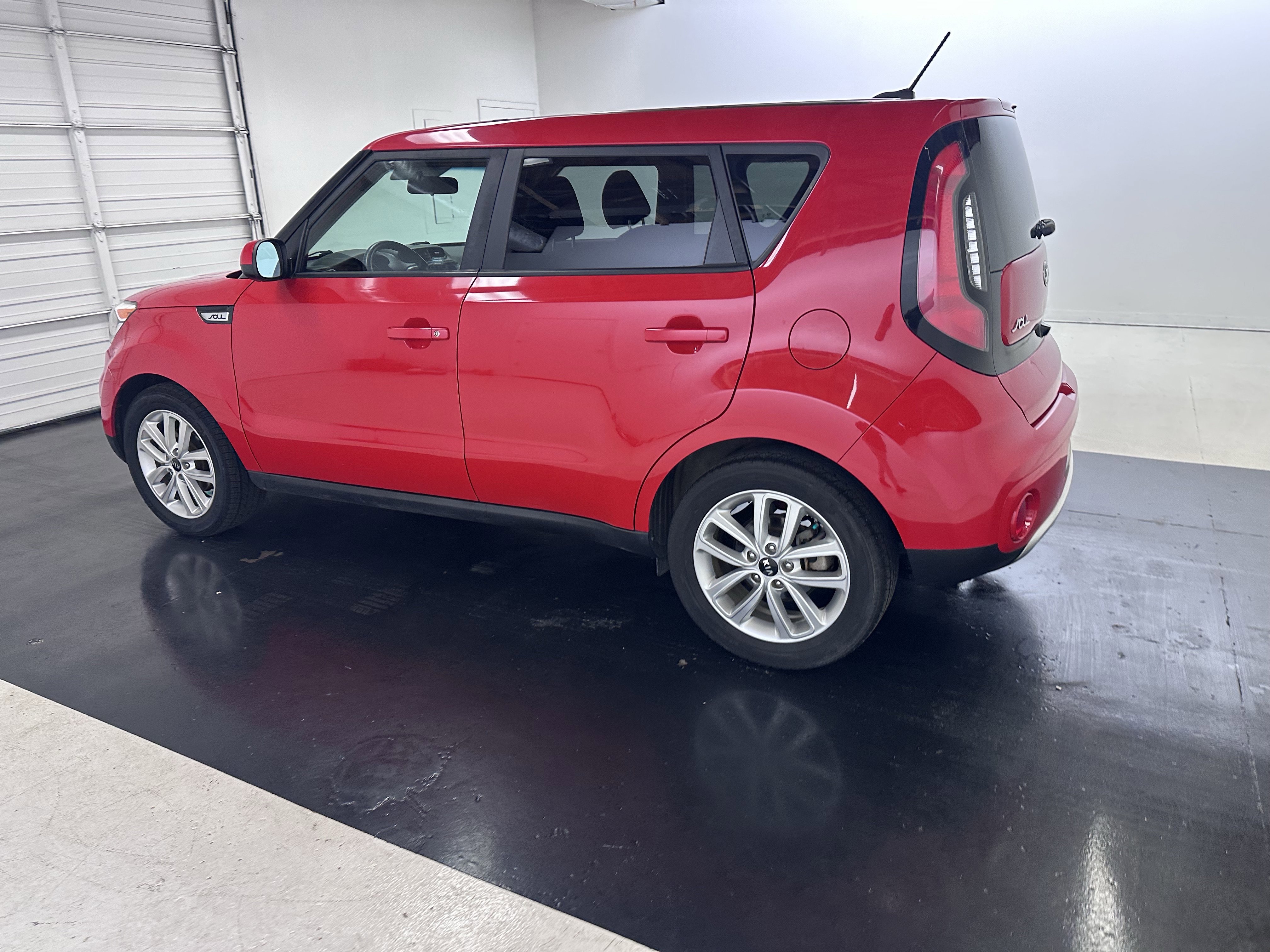 Used 2018 Kia Soul + image 10