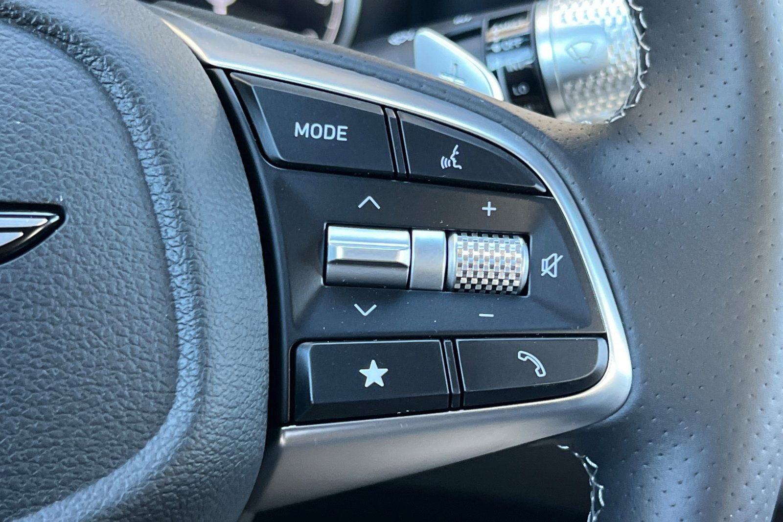 Used 2026 Genesis G70 2.5T image 34