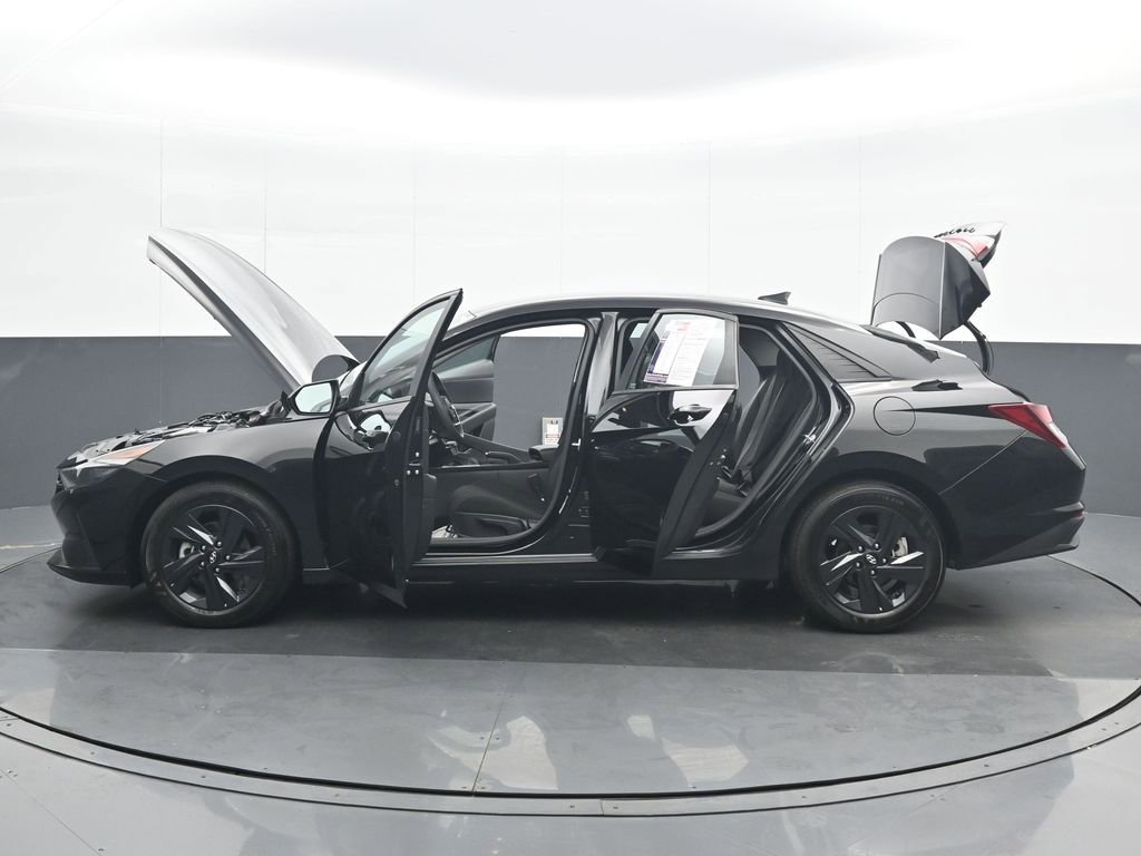 Used 2023 Hyundai Elantra SEL w/ Cargo Package image 37
