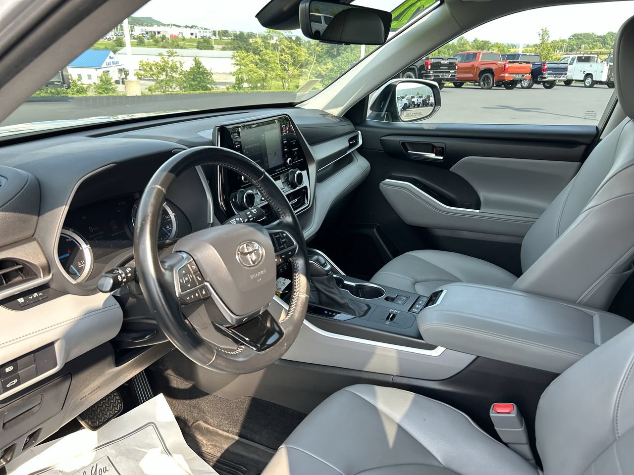 Used 2021 Toyota Highlander XLE w/ Protection Package #3 (TMS) AWD/4WD image 25