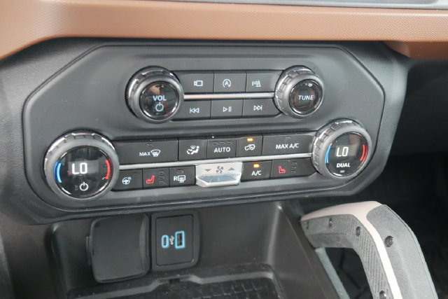 Used 2024 Ford Bronco Outer Banks AWD/4WD image 19