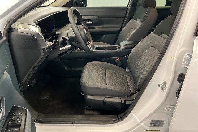 Used 2026 Nissan Kicks SV FWD image 17