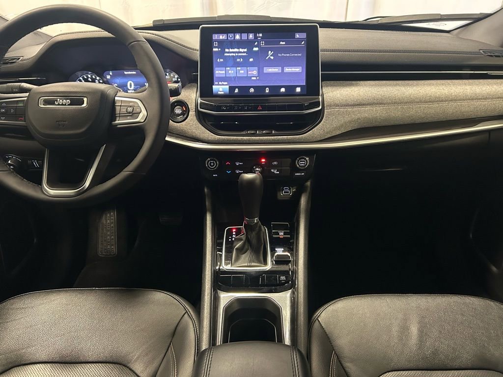 Used 2023 Jeep Compass Latitude image 13
