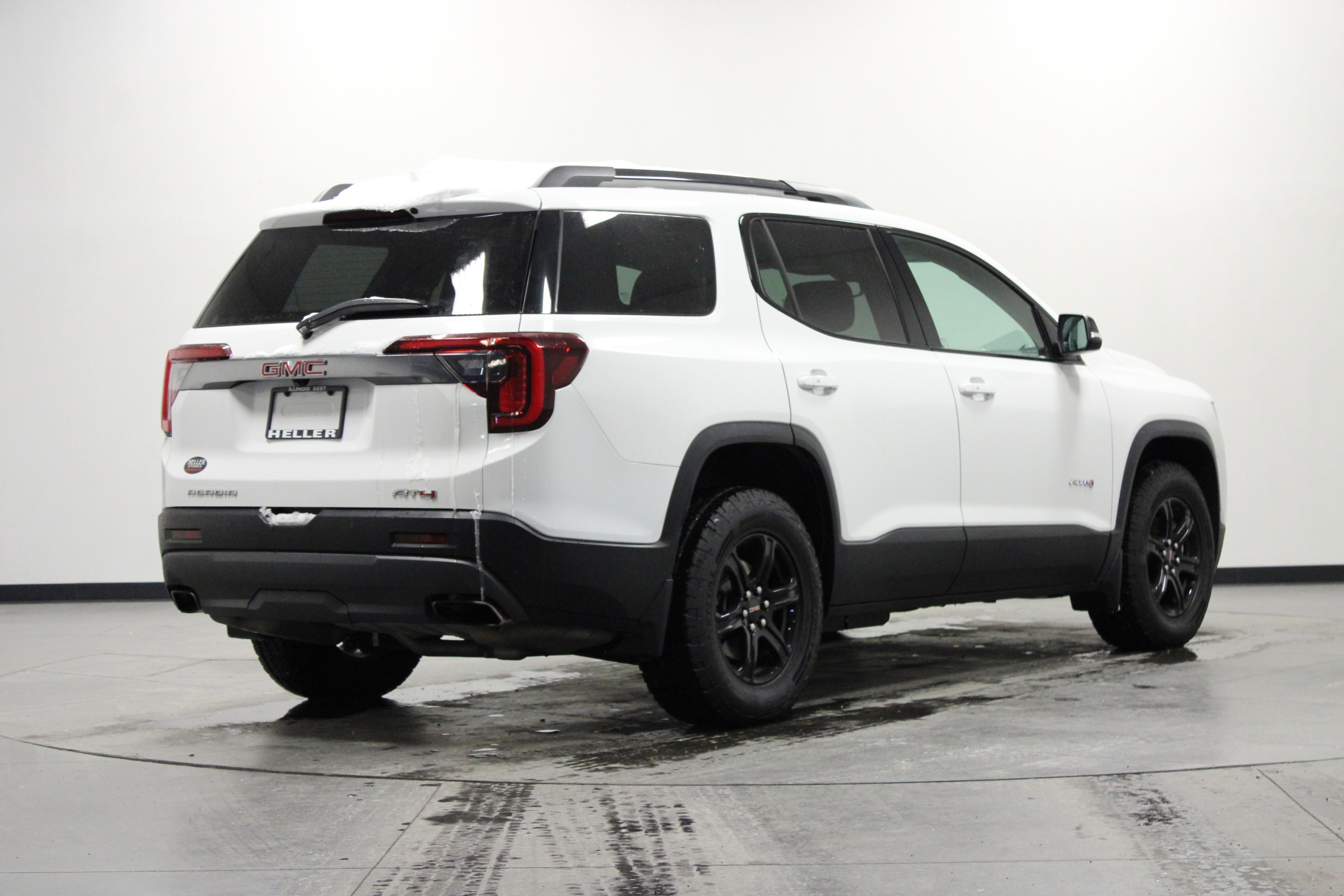 Used 2023 GMC Acadia AT4 w/ Preferred Package image 4