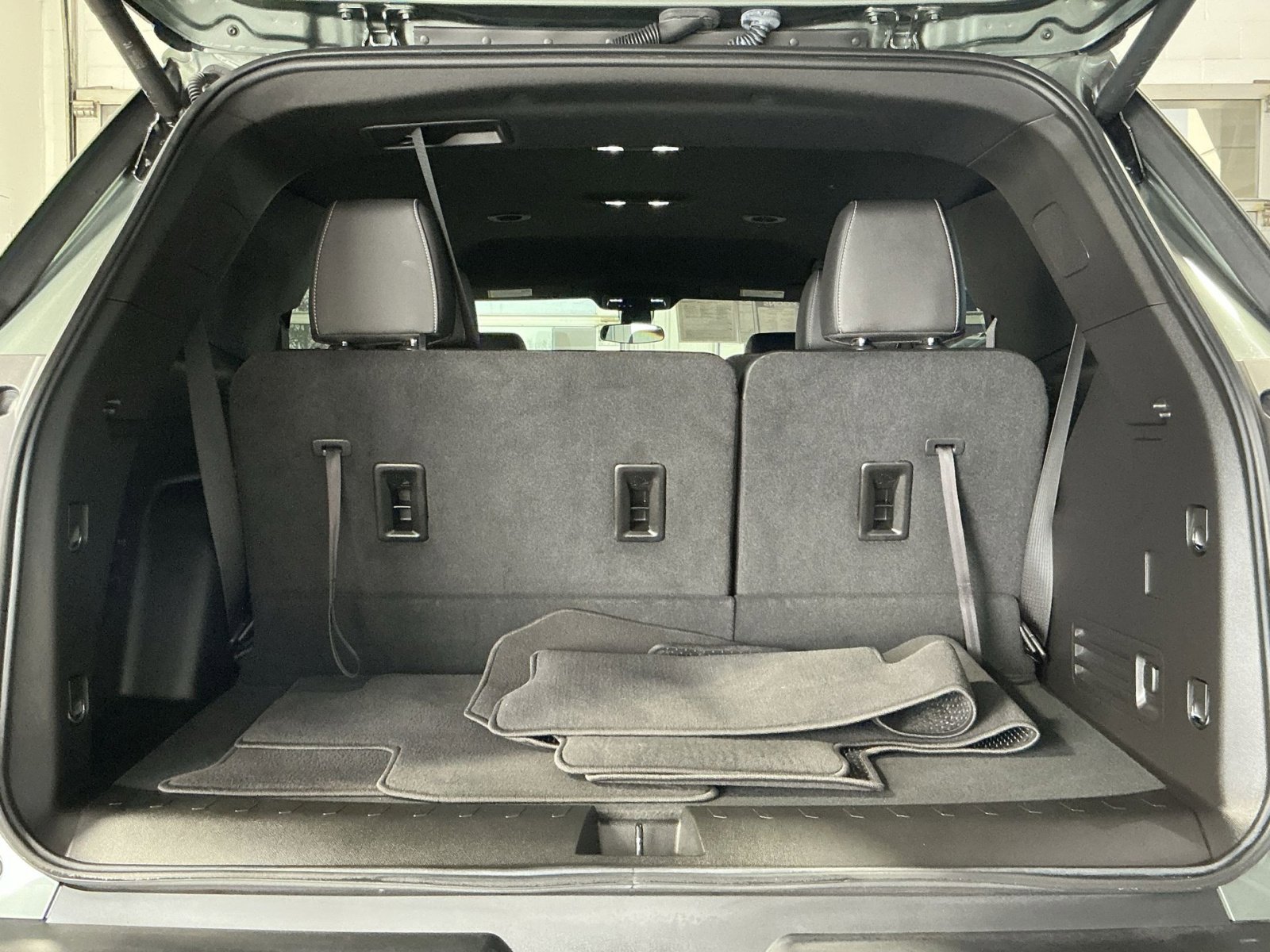 Used 2023 Chevrolet Traverse LT image 34