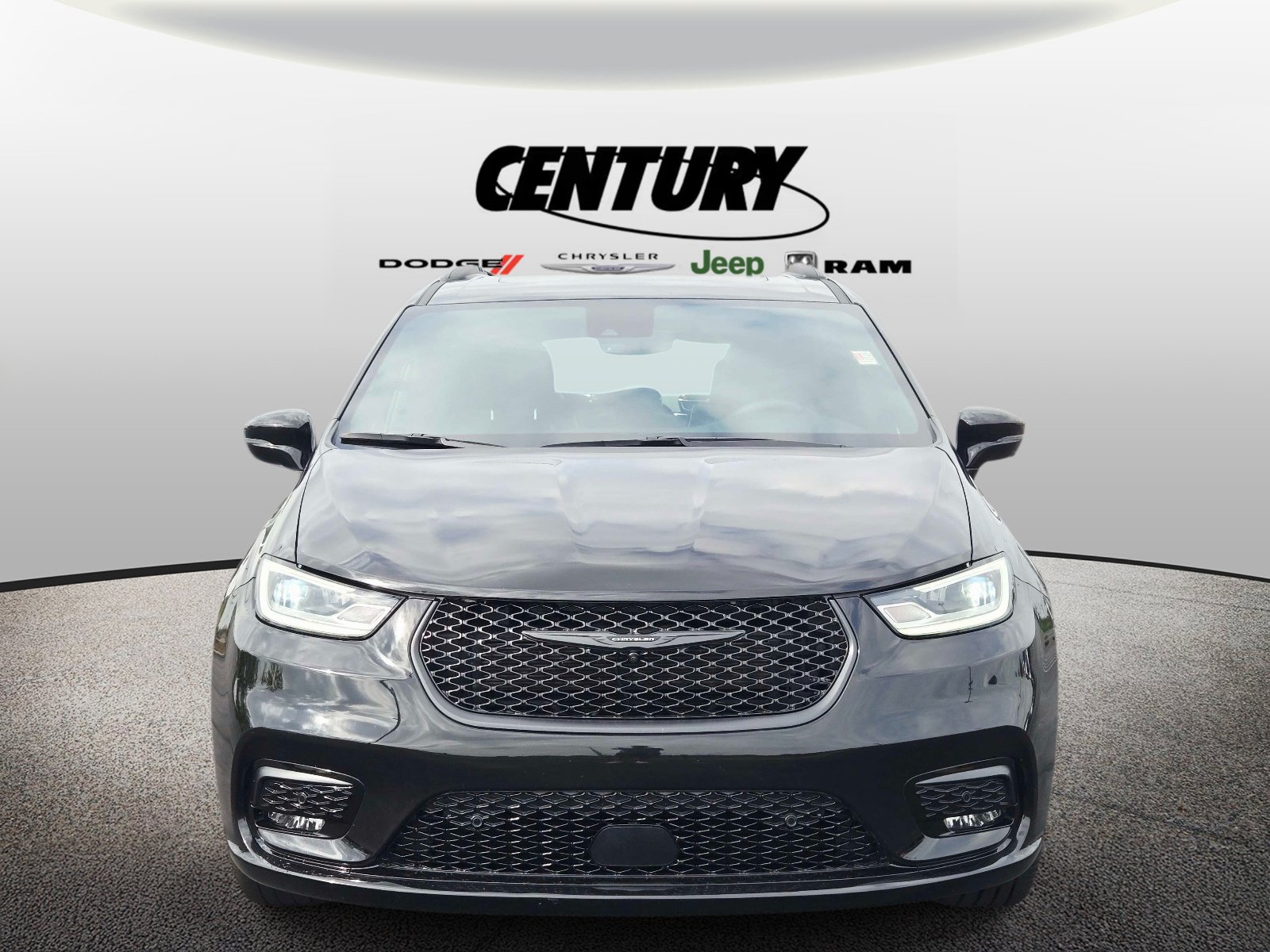 Used 2025 Chrysler Pacifica Limited FWD image 9