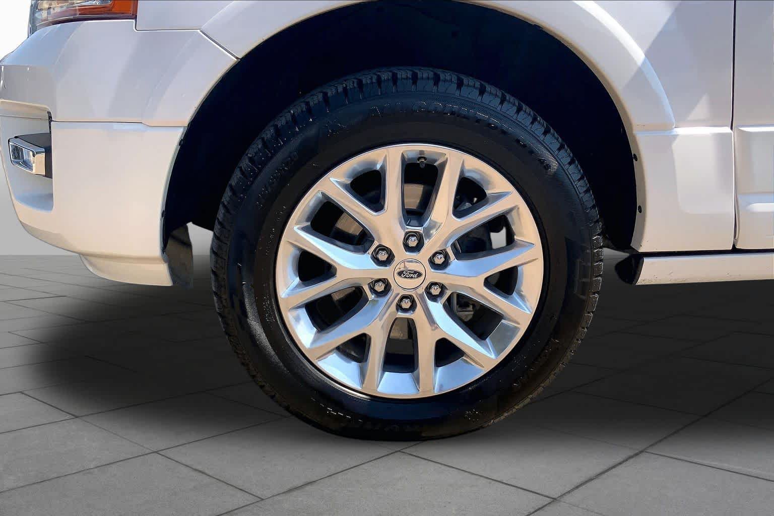 Used 2017 Ford Expedition EL Limited w/ Equipment Group 301A RWD image 11