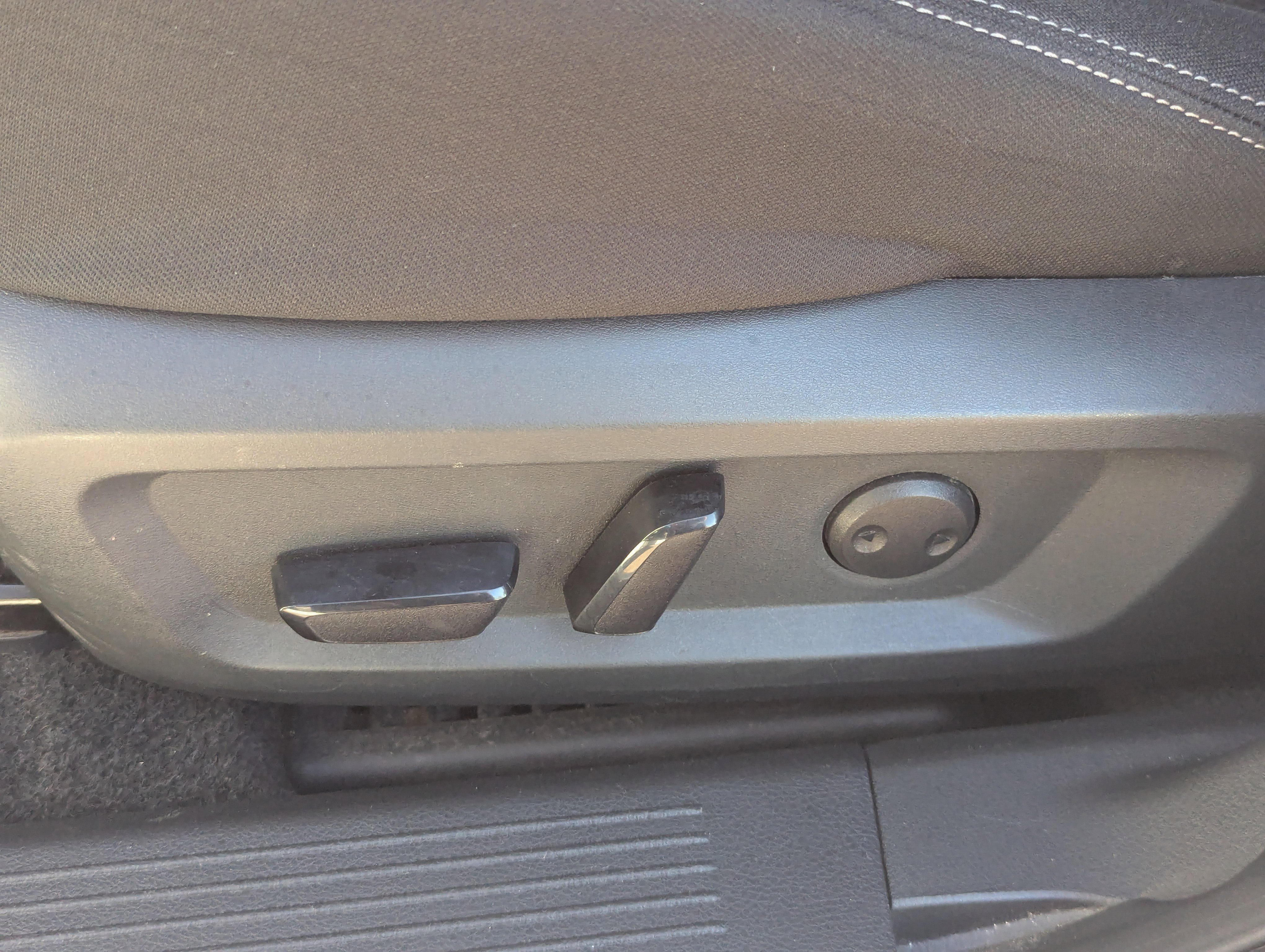 Used 2024 Nissan Rogue SV image 21