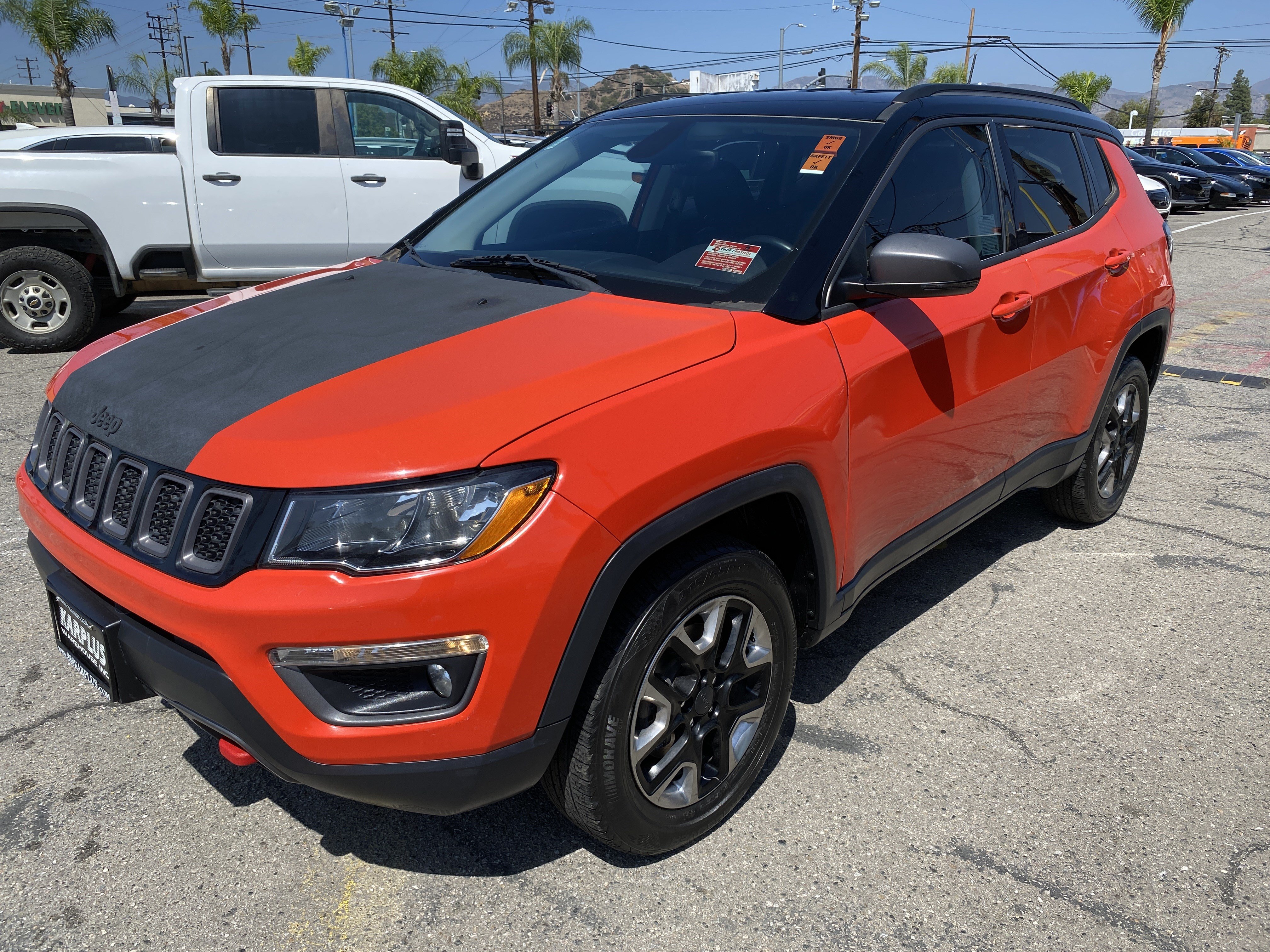Used 2017 Jeep Compass Trailhawk w/ Leather Interior Group AWD/4WD image 2