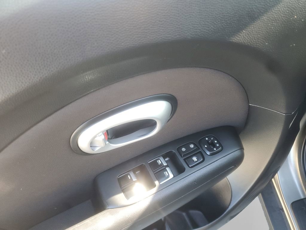 Used 2019 Kia Soul + FWD image 14