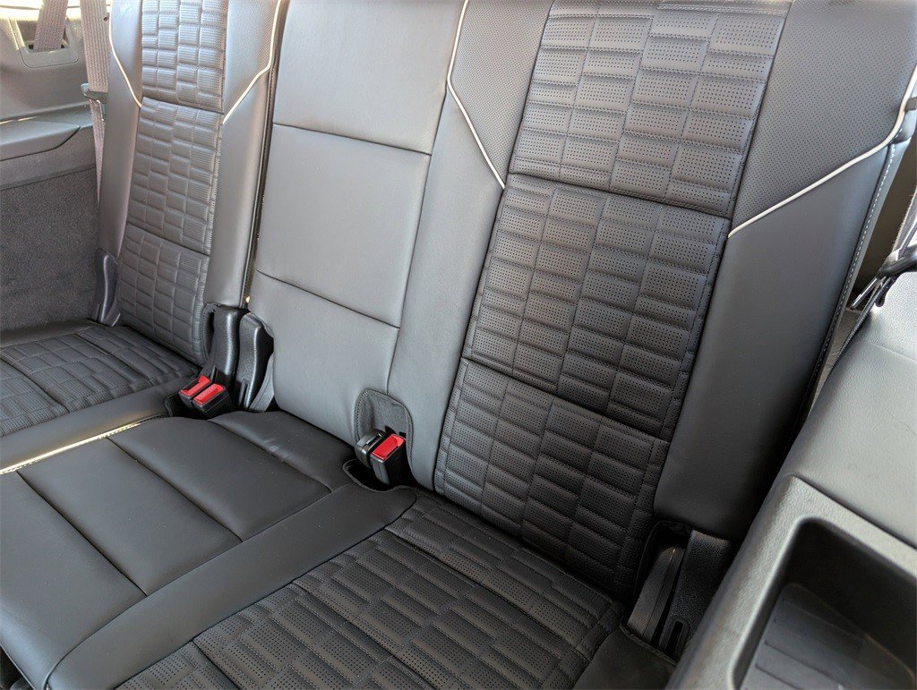 Certified 2023 Cadillac Escalade ESV Premium Luxury Platinum image 19