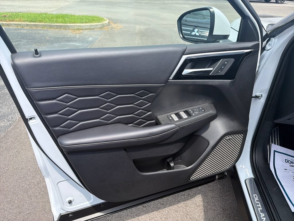 New 2026 Mitsubishi Outlander SEL AWD/4WD image 13