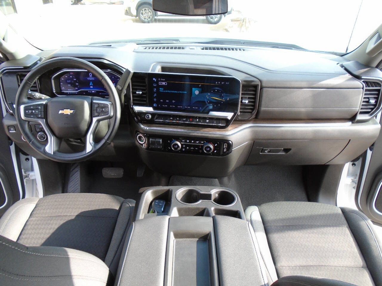 Used 2025 Chevrolet Silverado 1500 LT RWD image 13