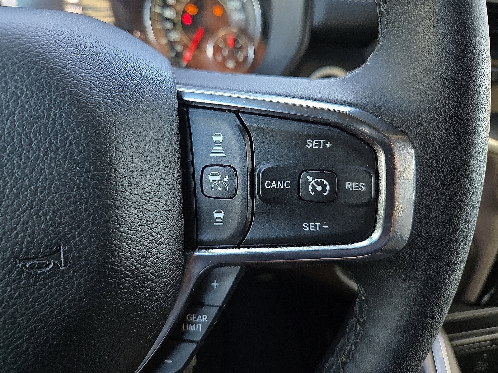 Used 2025 RAM 1500 Laramie AWD/4WD image 18