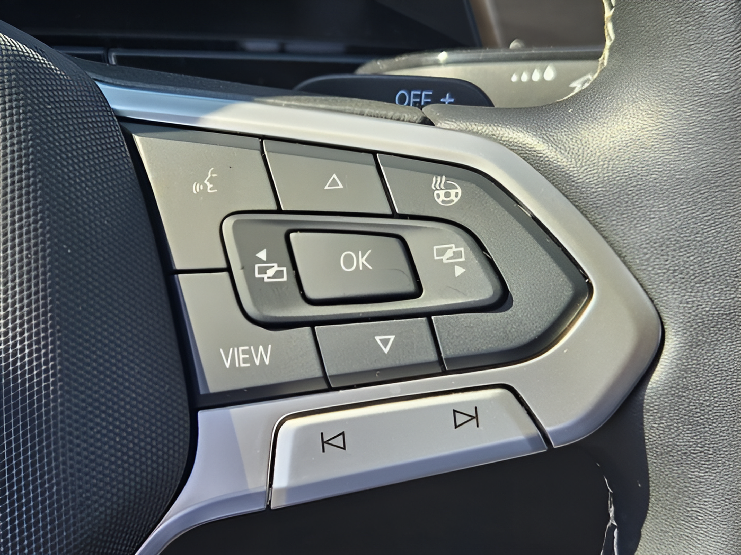 Certified 2025 Volkswagen Atlas SE FWD image 22