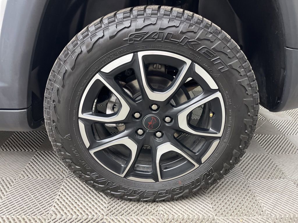 Used 2025 Jeep Compass Trailhawk AWD/4WD image 10