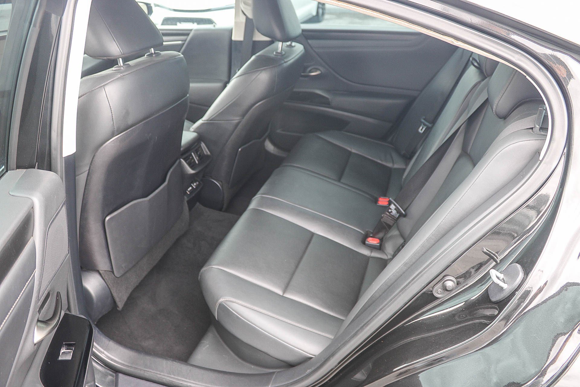 Used 2024 Lexus ES 300h w/ Premium Package FWD image 19
