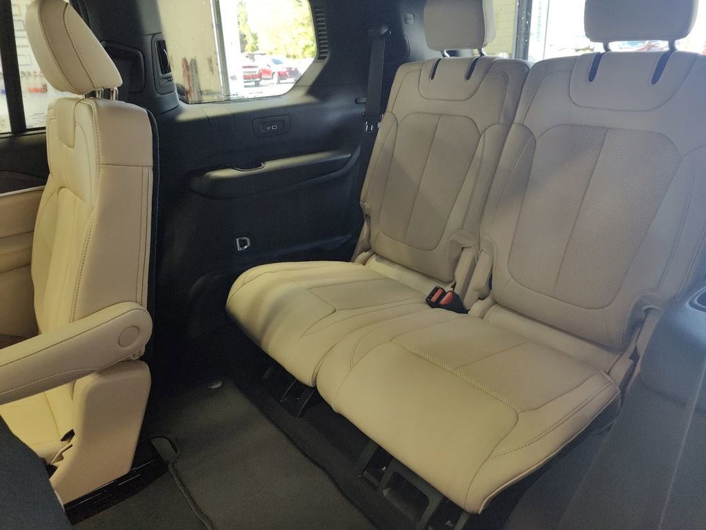 New 2025 Jeep Grand Cherokee L Limited w/ Luxury Tech Group II image 33
