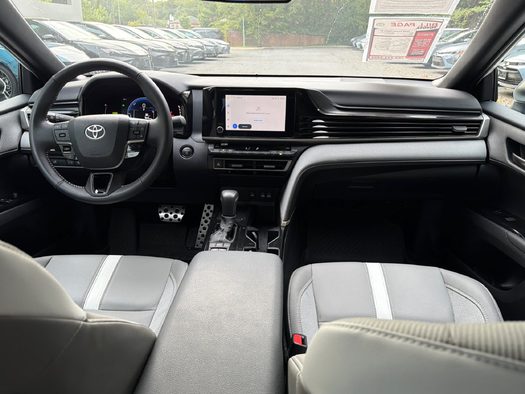 Used 2025 Toyota Camry SE FWD image 14