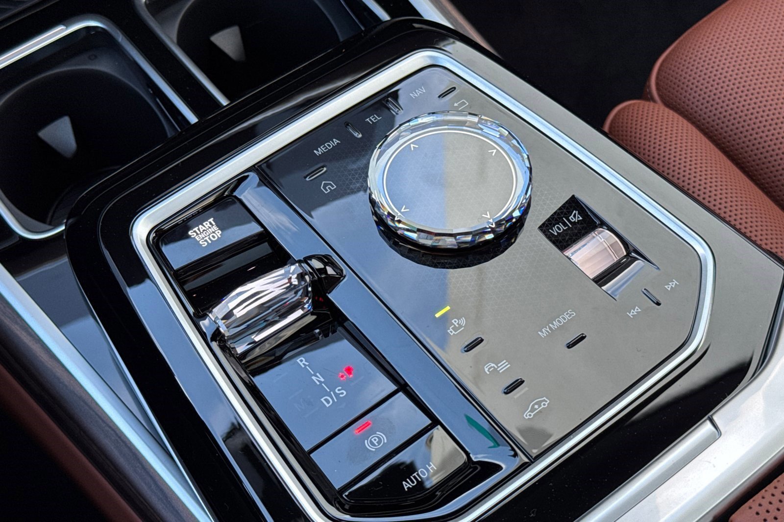 New 2026 BMW 750e xDrive image 18