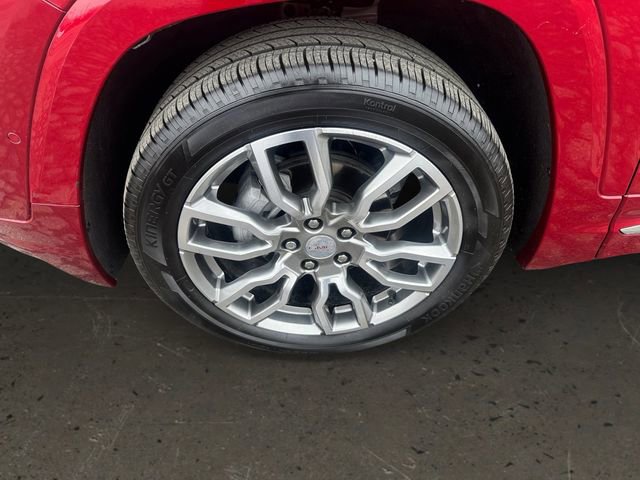 Used 2024 GMC Terrain Denali w/ Denali Premium Package image 9