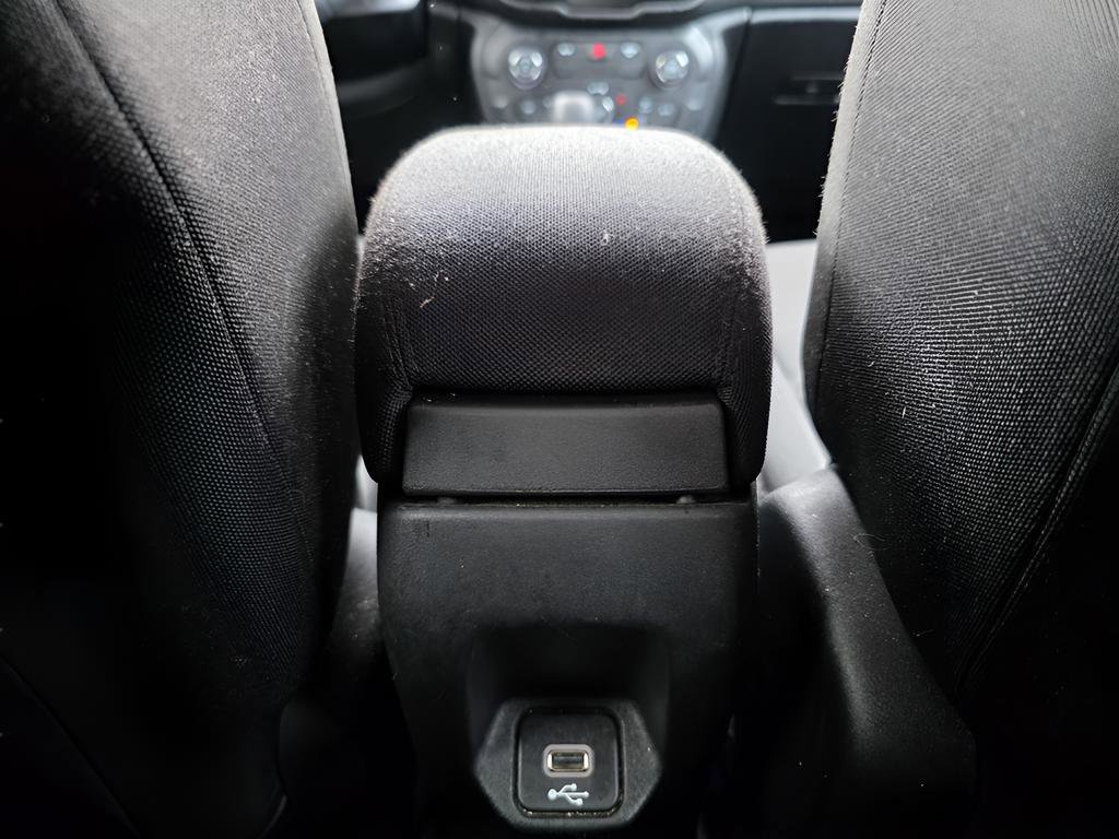 Used 2018 Jeep Renegade Latitude image 16