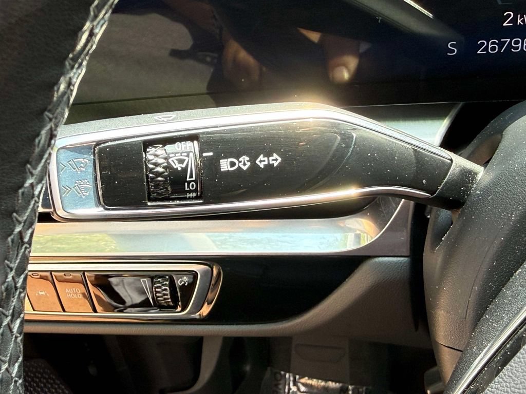 Used 2024 Cadillac Lyriq Luxury AWD/4WD image 30