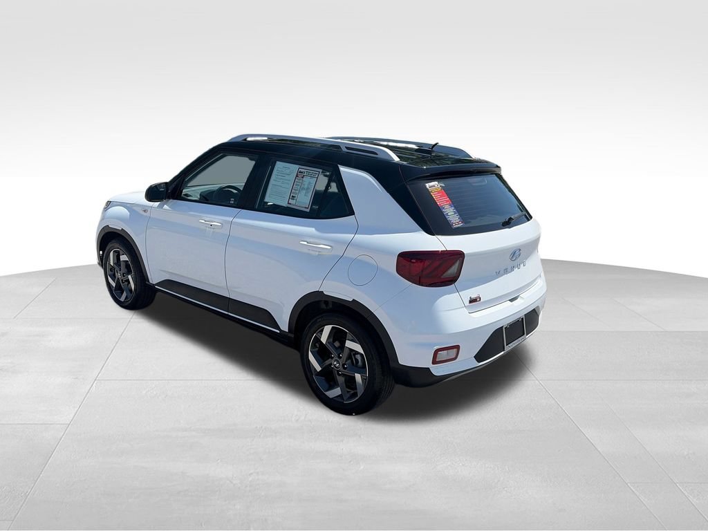 Used 2025 Hyundai Venue Limited FWD image 4