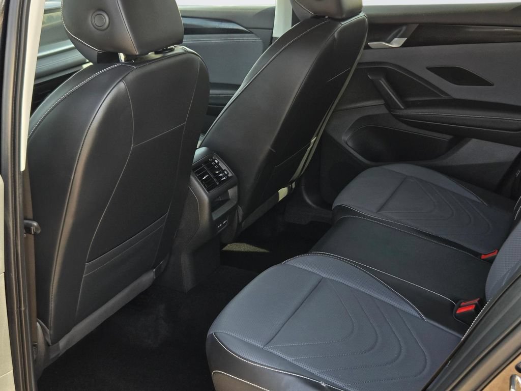 Used 2026 Volkswagen Tiguan SE FWD image 35