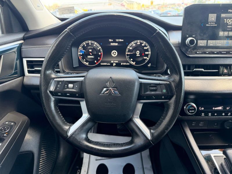 Used 2022 Mitsubishi Outlander SE image 9