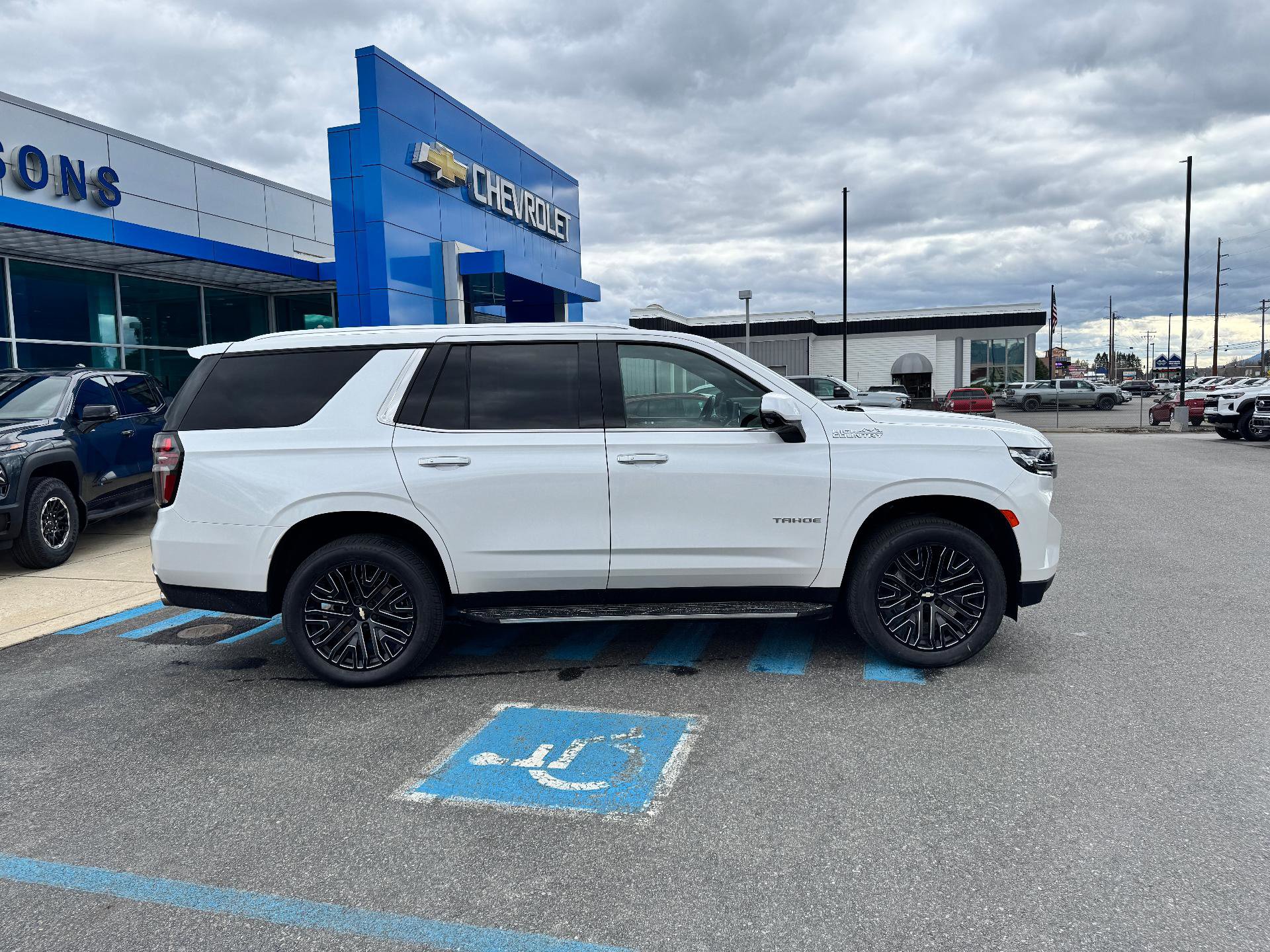 Used 2024 Chevrolet Tahoe High Country image 8