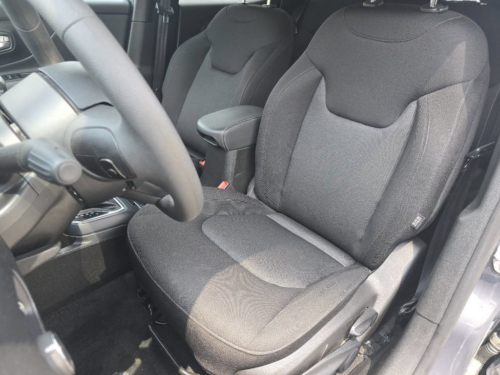 Used 2023 Jeep Renegade Latitude AWD/4WD image 21
