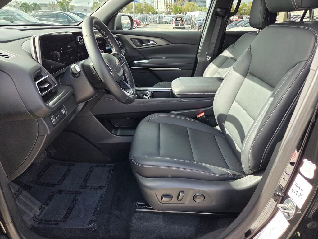 Certified 2025 Chevrolet Traverse LT FWD image 5