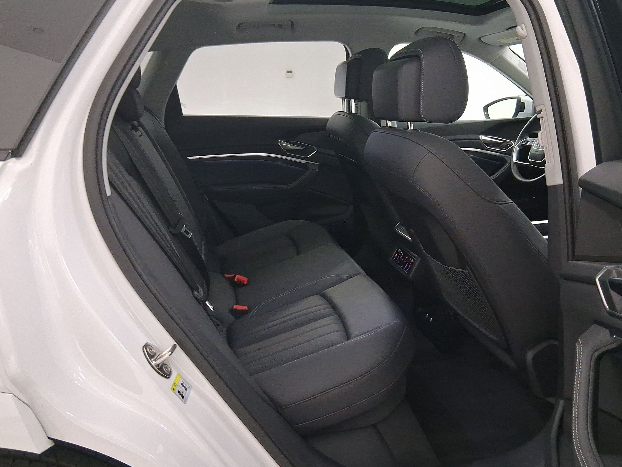 Used 2024 Audi Q8 e-tron Premium Plus w/ Premium Plus Package image 33